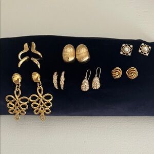 Elegant Gold Earring Collection